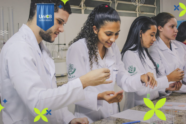 Read more about the article Alunos da Saúde participaram de aula prática da disciplina Química Geral