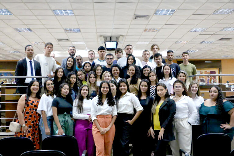 Read more about the article Estudantes de Direito fazem visita monitorada ao Tribunal de Justiça do Espírito Santo
