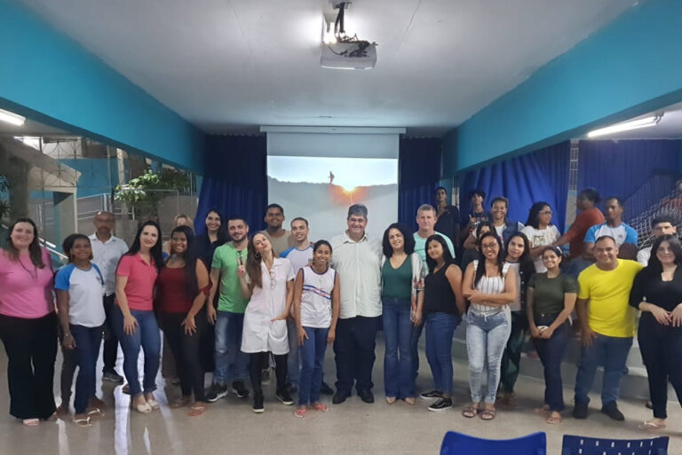 Read more about the article Coordenador do Núcleo Educação do UniCB realiza palestra na EEEFM “Profª Carolina Pichler”