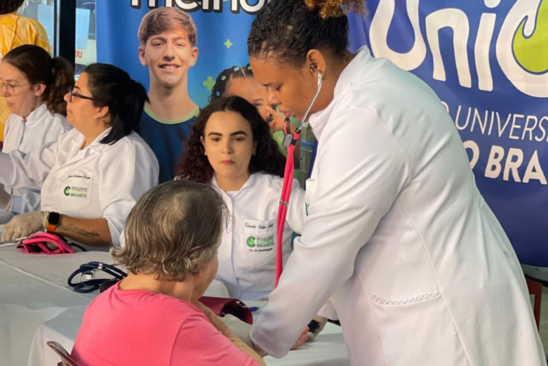 Leia mais sobre o artigo Alunos do Técnico em Enfermagem participam de Ação no Lavagnoli